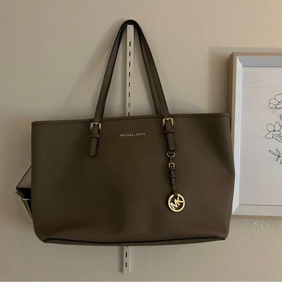 Michael Khors Bag - Picture 1 of 7